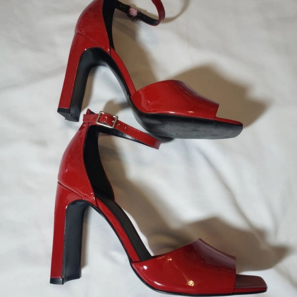 Marc Fisher red patent heels 8.5
